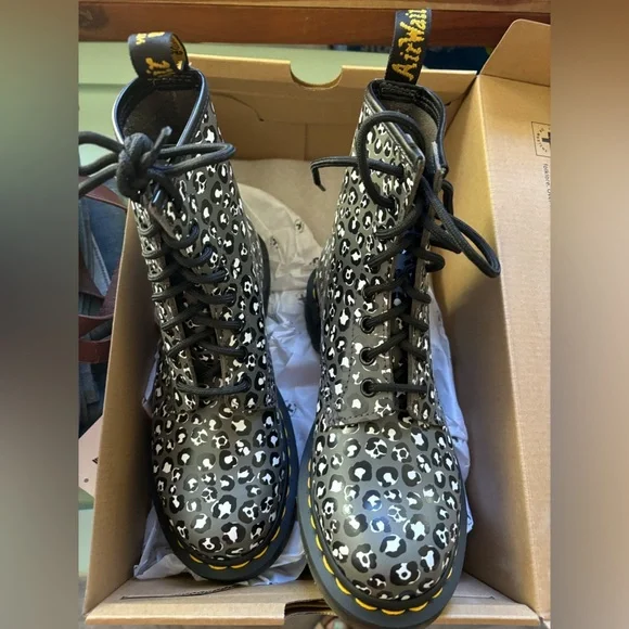 Leopard print dr marten boots size NWT size women’s 5 - Picture 2 of 5
